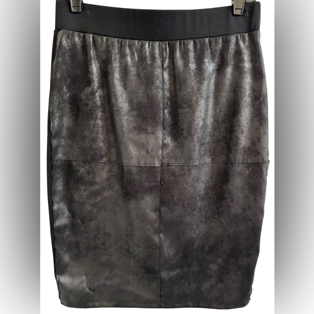 VELVET BY GRAHAM & SPENCER Distressed Leatherette Miniskirt Silvery Black M✨NWT✨